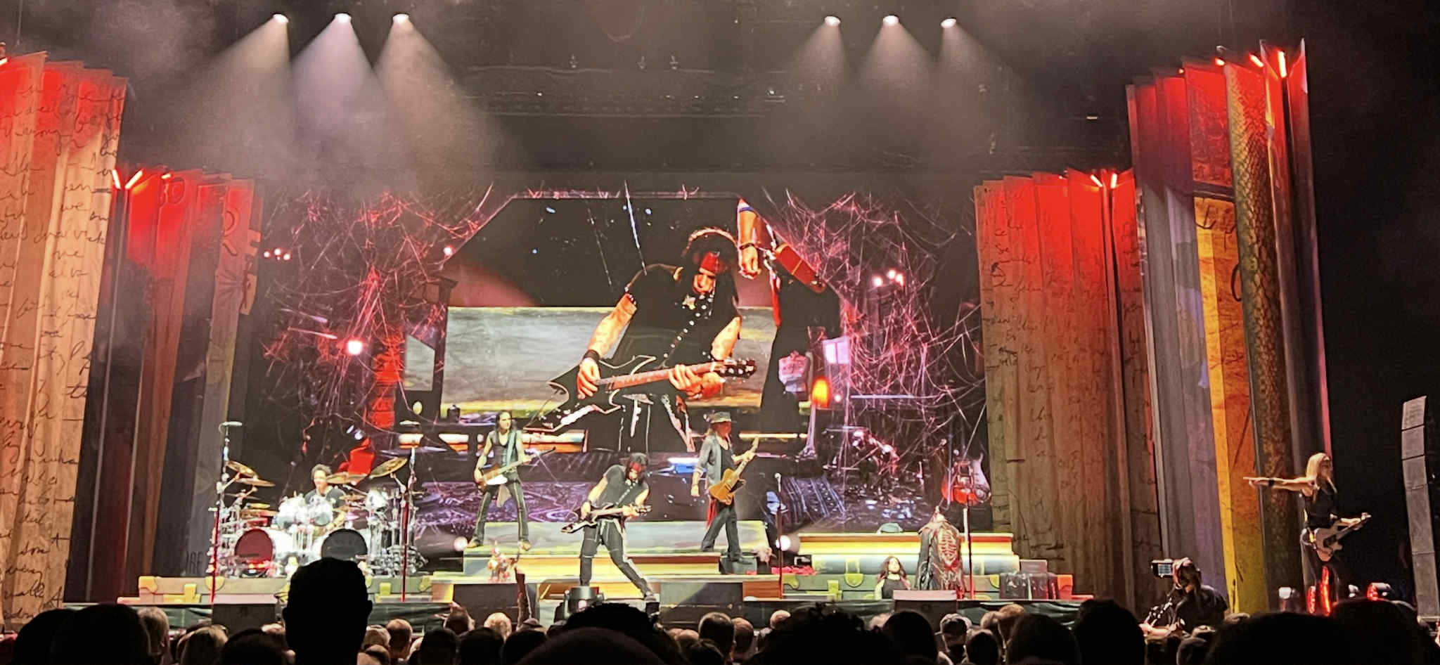 AliceCooper2025-09-18TheAmphitheatreAlpharettaGA (1).jpg